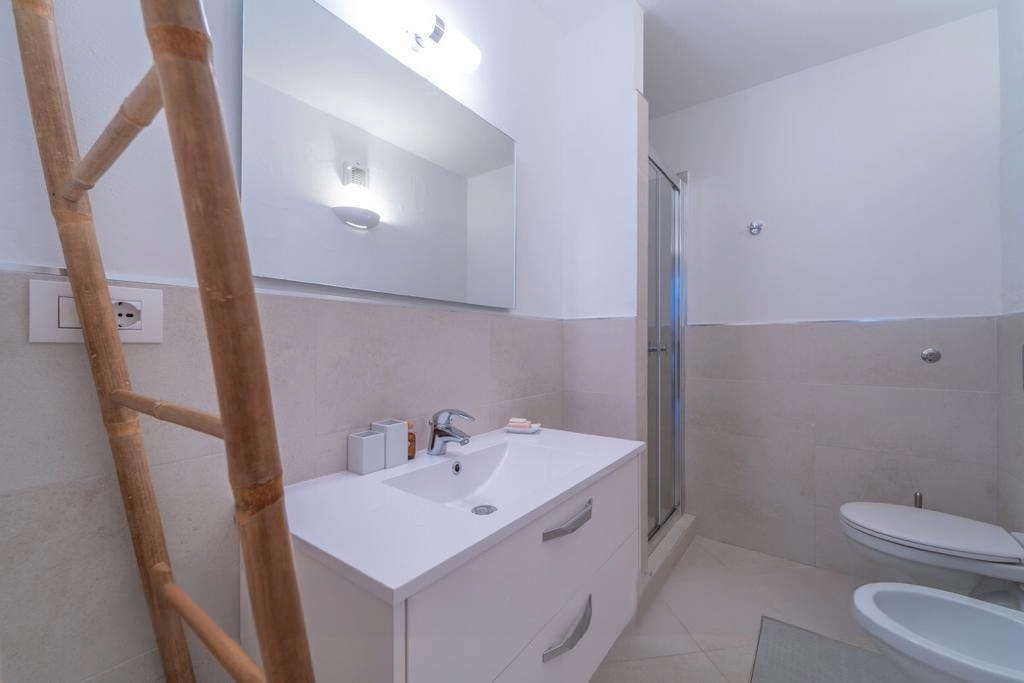 [ "VILLA MAESTRALE" // CANNIGIONE ]