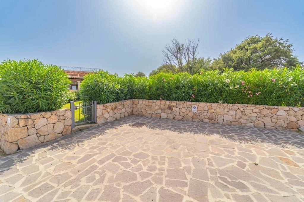 [ "VILLA MAESTRALE" // CANNIGIONE ]