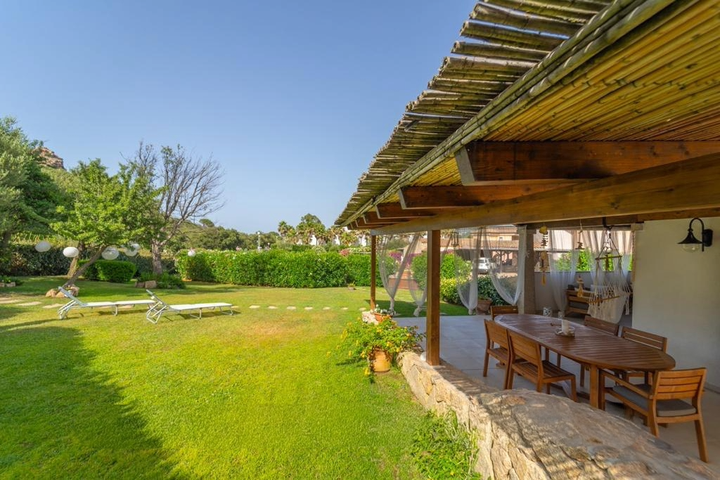 [ "VILLA MAESTRALE" // CANNIGIONE ]