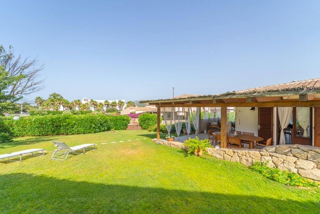 [ "VILLA MAESTRALE" // CANNIGIONE ]