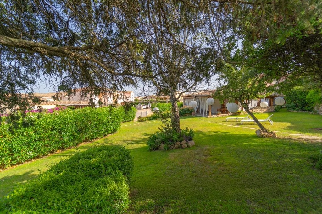 [ "VILLA MAESTRALE" // CANNIGIONE ]