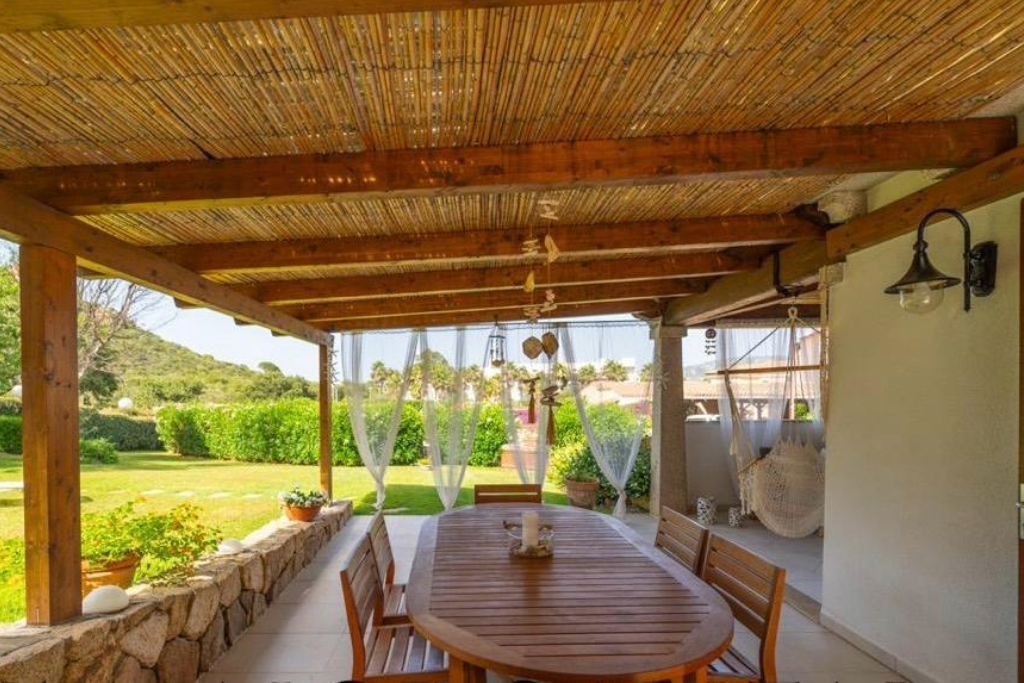 [ "VILLA MAESTRALE" // CANNIGIONE ]