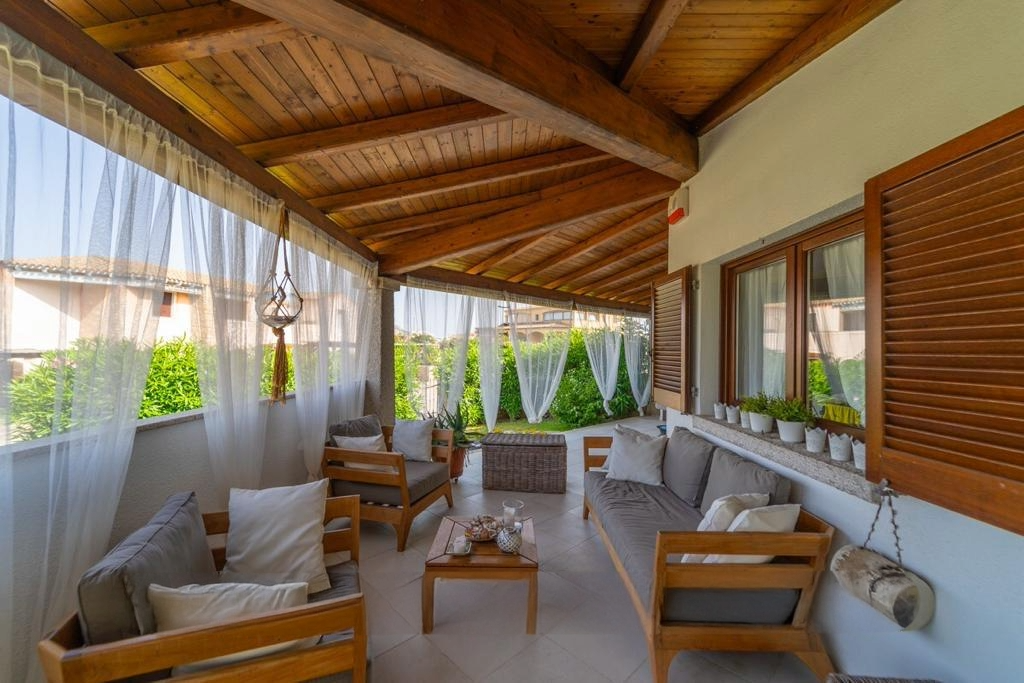 [ "VILLA MAESTRALE" // CANNIGIONE ]