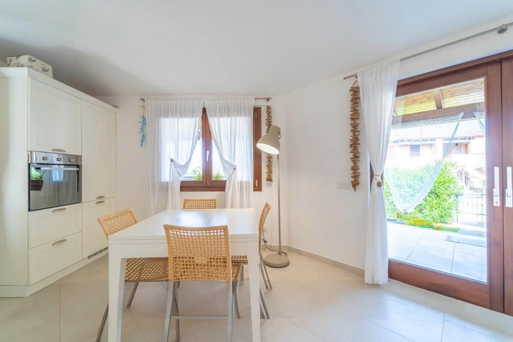 [ "VILLA MAESTRALE" // CANNIGIONE ]