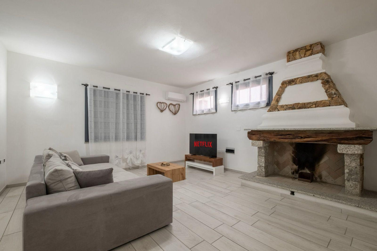 [ "VILLA EXCLUSIVE RESORT IS MOLAS" // PULA ]