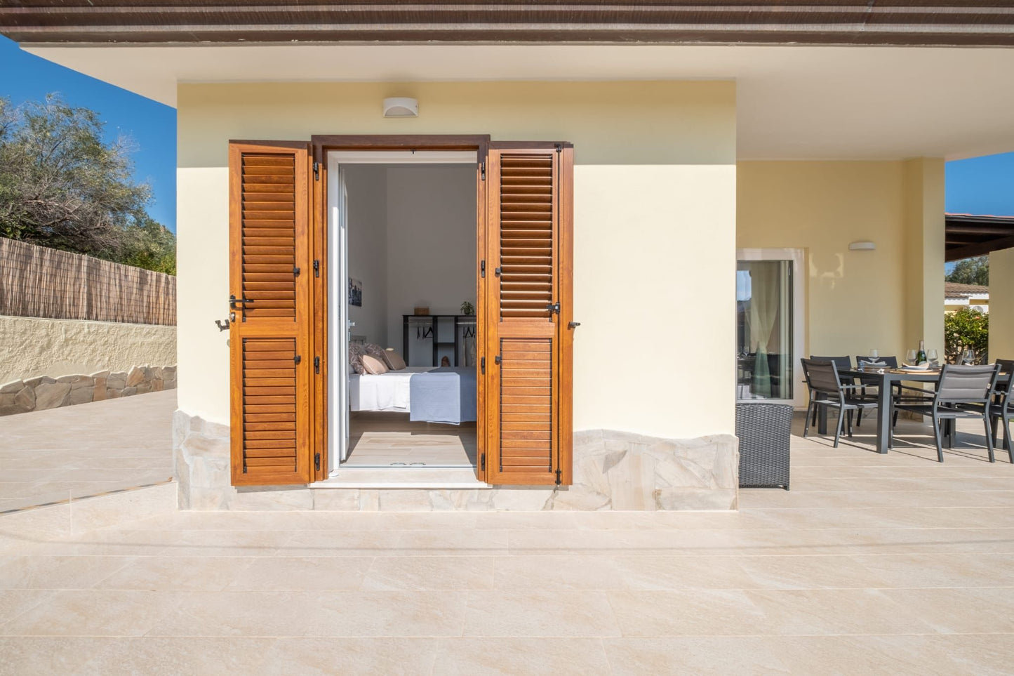 [ "VILLA COSTAREI" // COSTAREI ]