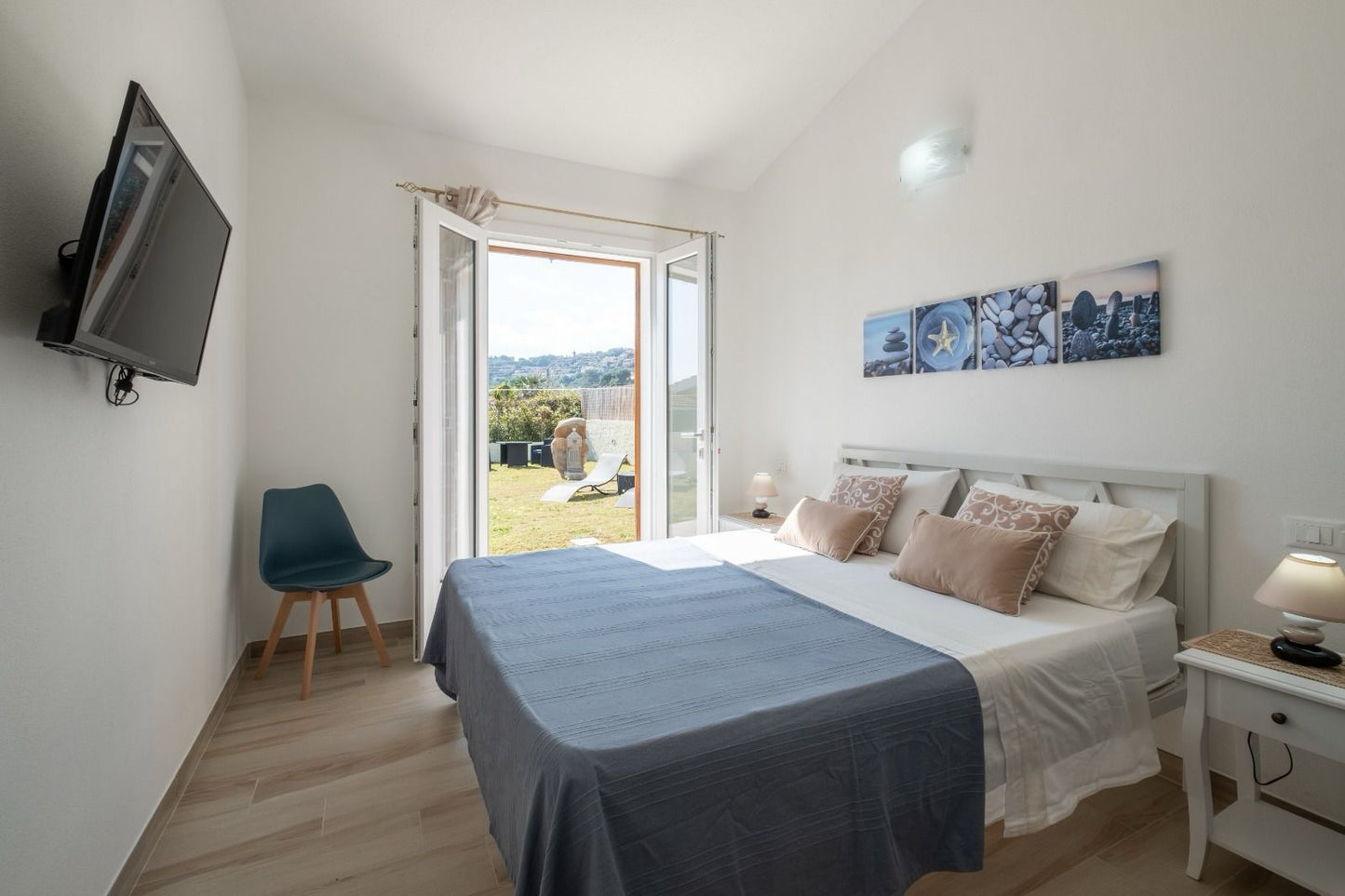 [ "VILLA COSTAREI" // COSTAREI ]