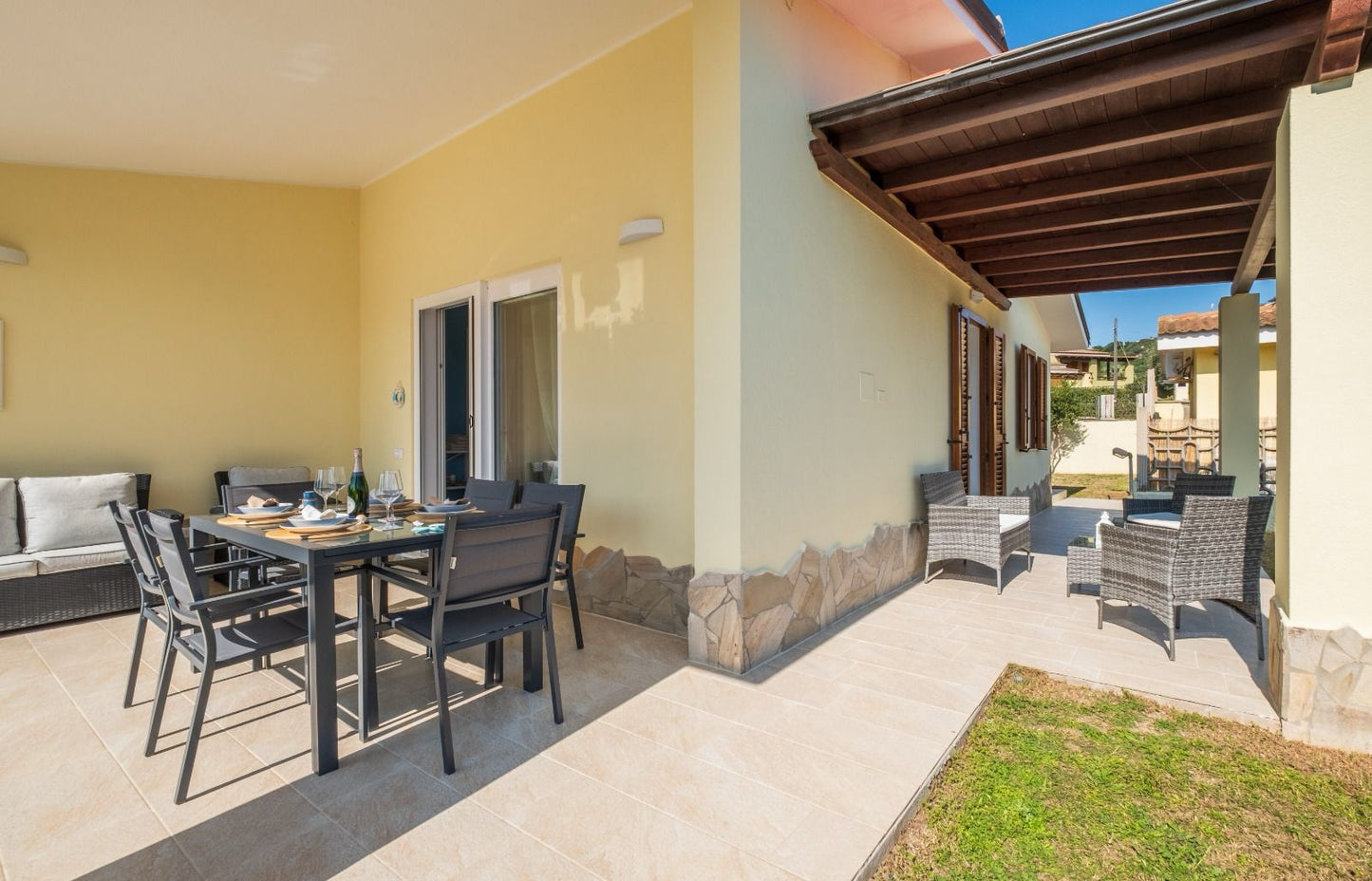 [ "VILLA COSTAREI" // COSTAREI ]