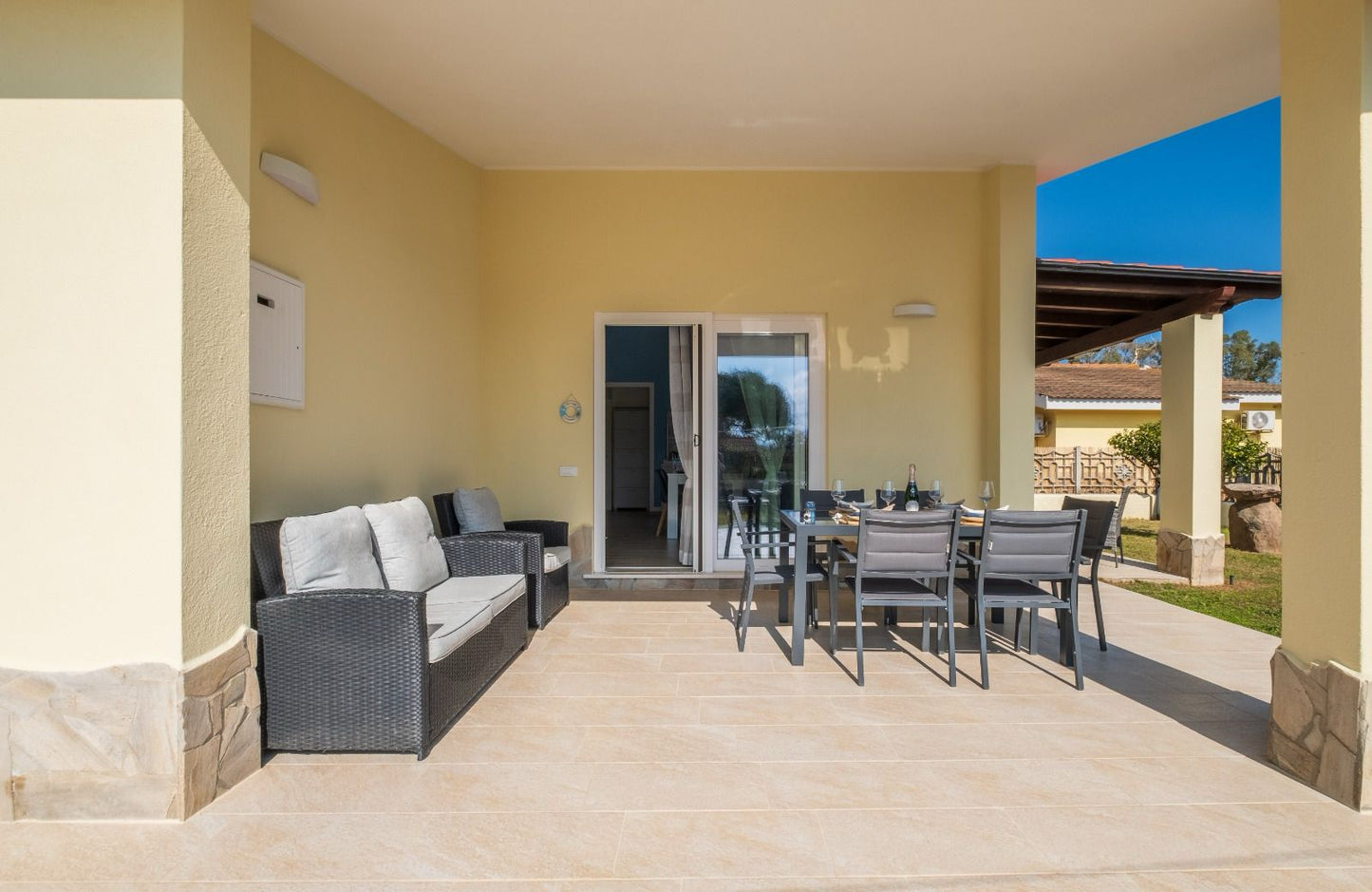 [ "VILLA COSTAREI" // COSTAREI ]