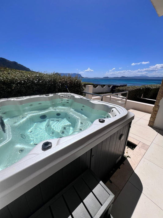 [ APARTMENT SUPERIOR "JACUZZI" GOLFO ARANCI ]