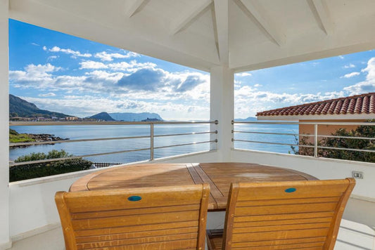[ SUPERIOR VILLA "JACUZZI" GOLFO ARANCI ]