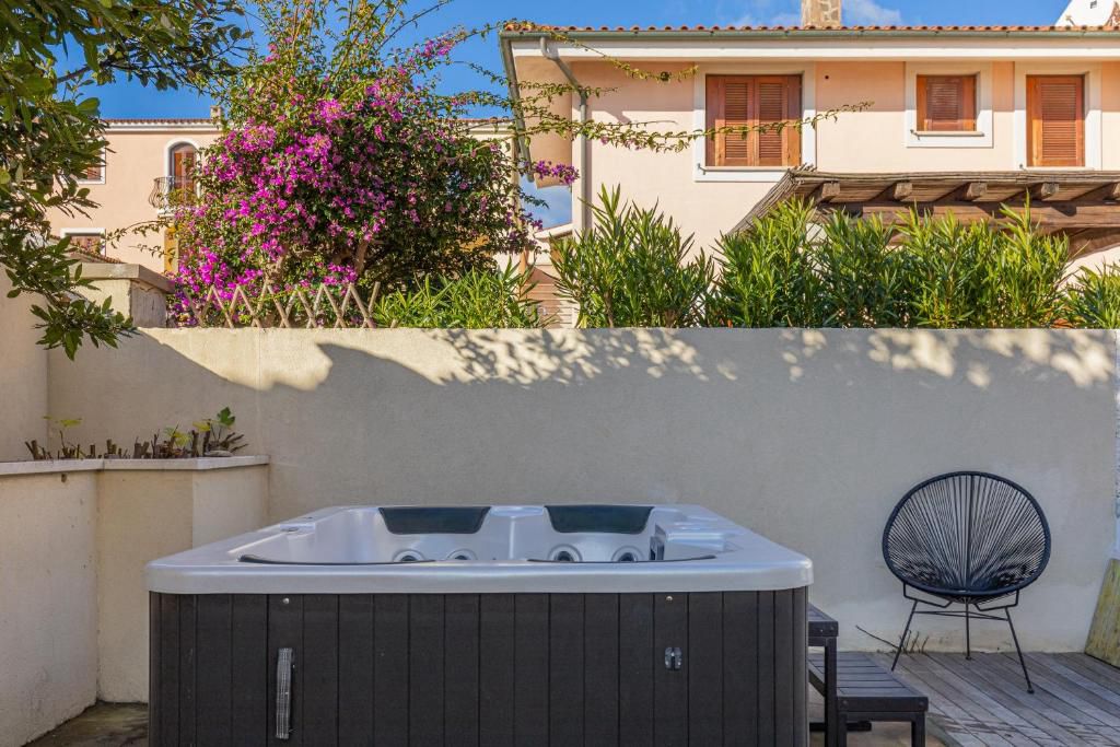 [ SUPERIOR VILLA "JACUZZI" GOLFO ARANCI ]