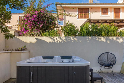 [ SUPERIOR VILLA "JACUZZI" GOLFO ARANCI ]