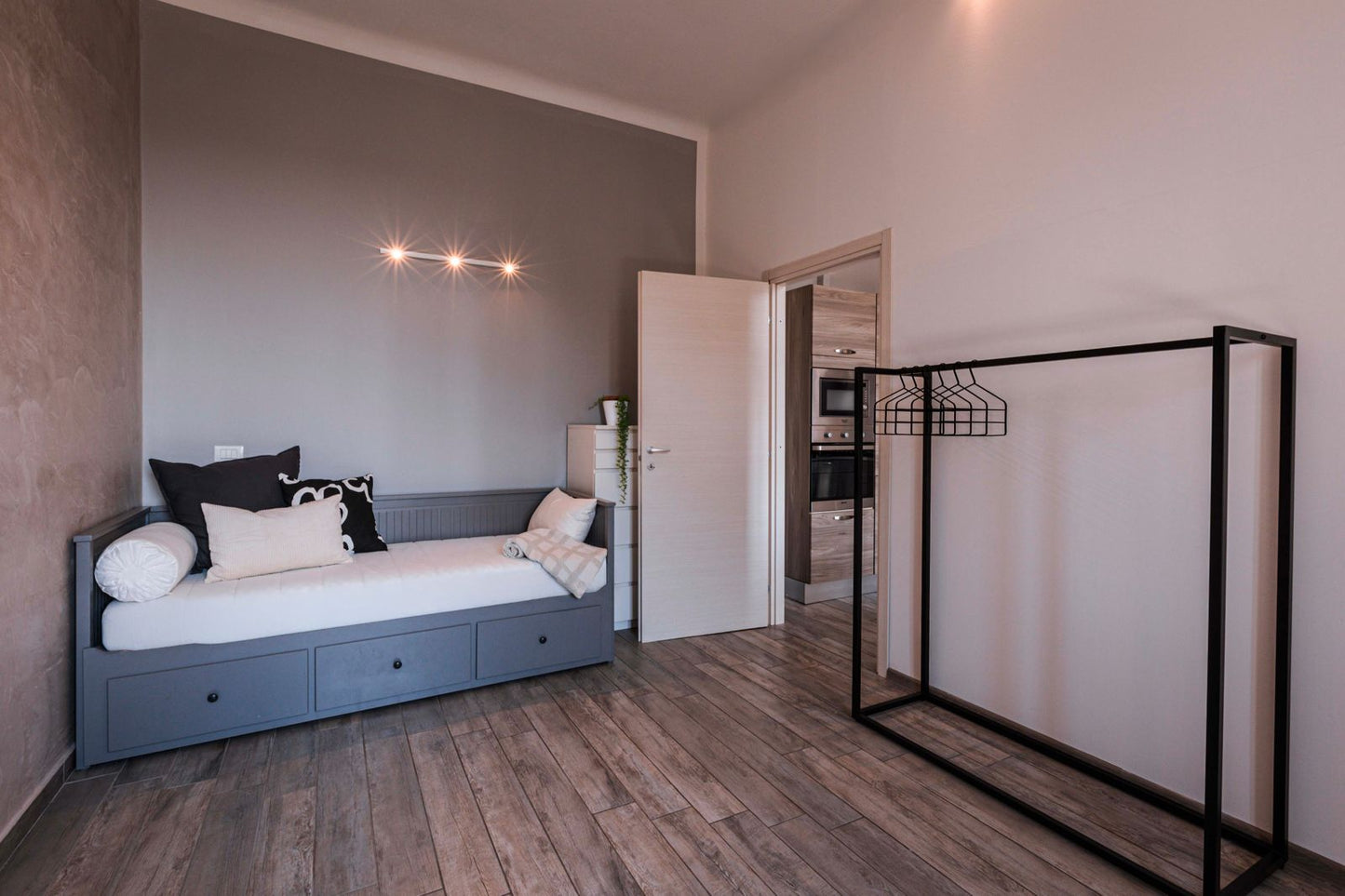 [ LUXURY APARTMENT MILANO // NAVIGLI ]