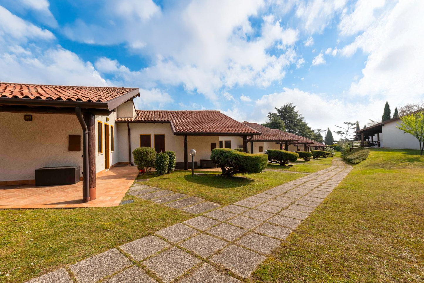 [ "VILLA A SOIANO" // LAGO DI GARDA" ]