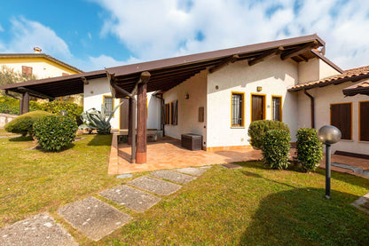[ "VILLA A SOIANO" // LAGO DI GARDA" ]