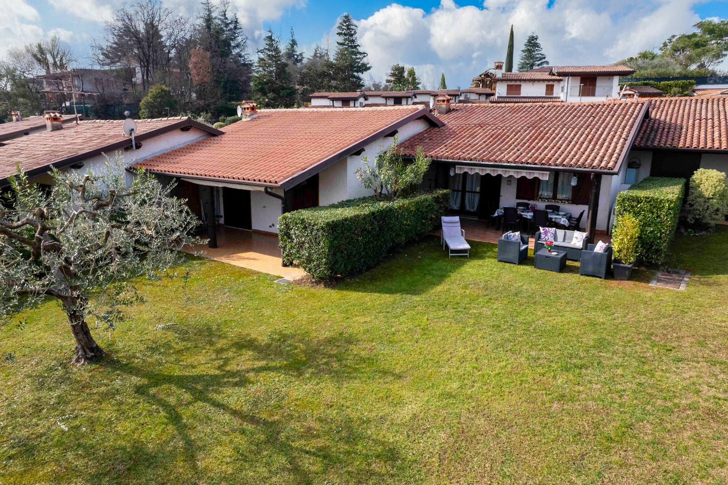 [ "VILLA A SOIANO" // LAGO DI GARDA" ]