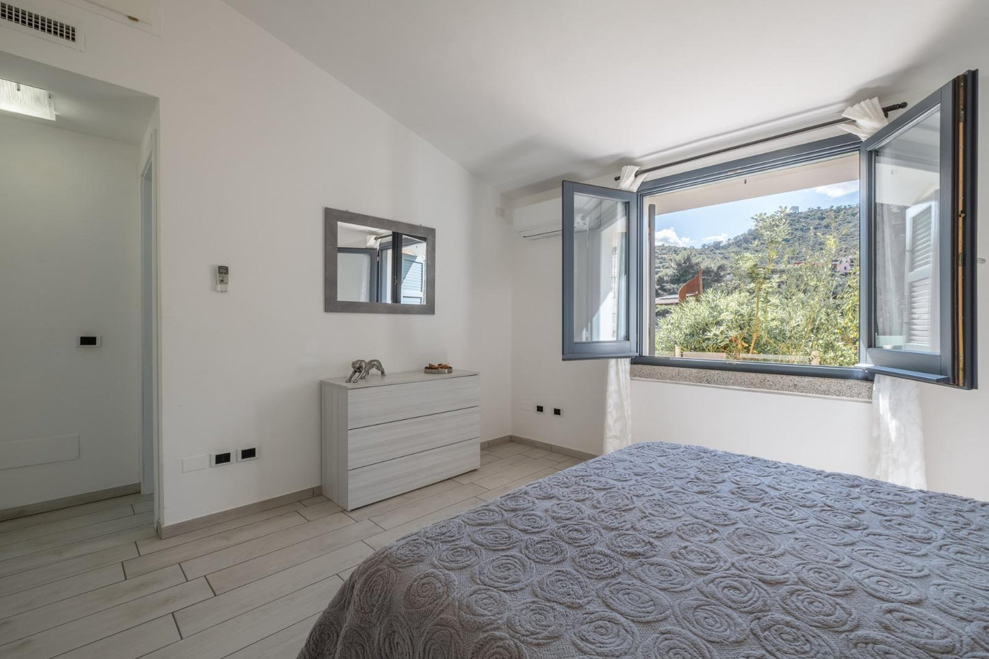 [ "VILLA EXCLUSIVE RESORT IS MOLAS" // PULA ]
