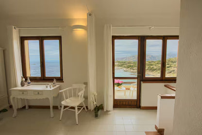 [ "VILLA CALA CATERINA" ACCESSO DIRETTO ALLA SPIAGGIA // VILLASIMIUS ]