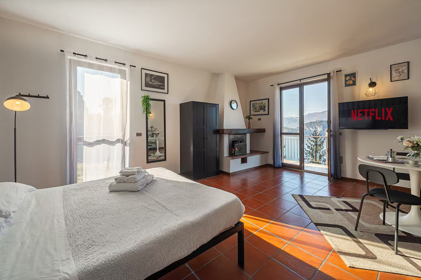 [ "APARTMENT VISTA LAGO" // LAGO DI COMO ]
