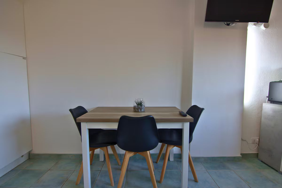 [ "MONOLOCALE 200MT MARE" // PALAU ]