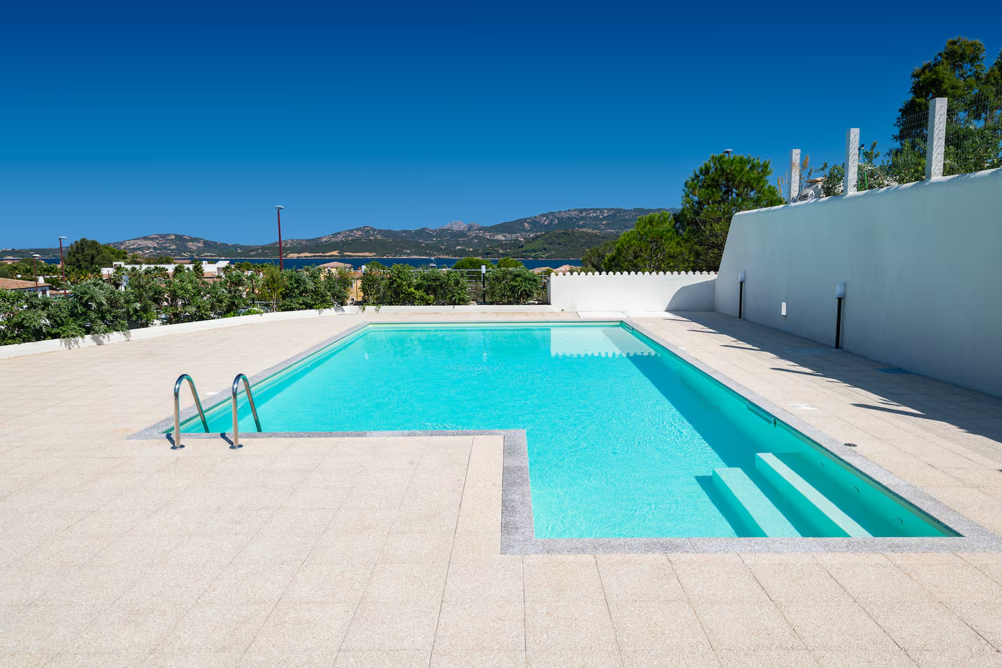 [ "VILLA MARE PISCINA" // CANNIGIONE ]