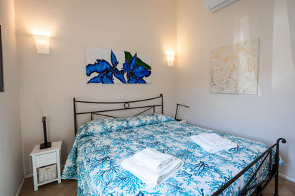[ "CASA DEL MARE"  // CANNIGIONE ]