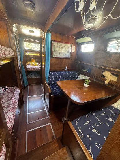 [ "YACHT ALASSIO PARTY CRUISE" // ALASSIO ]