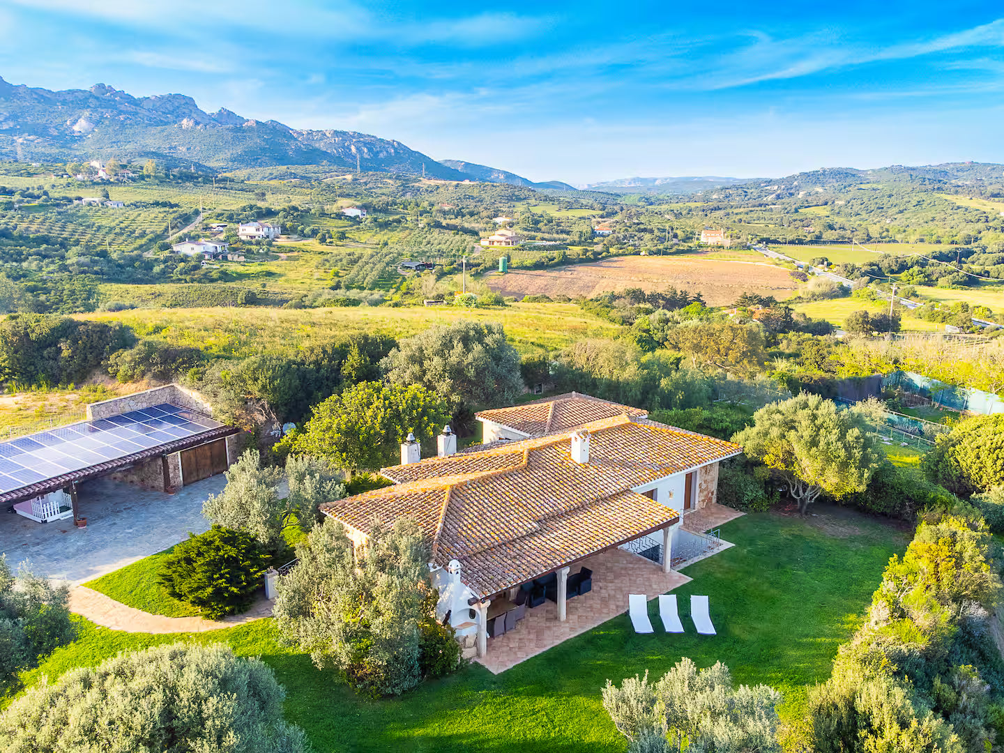 [ "VILLA GINEPRO" // ARZACHENA ]