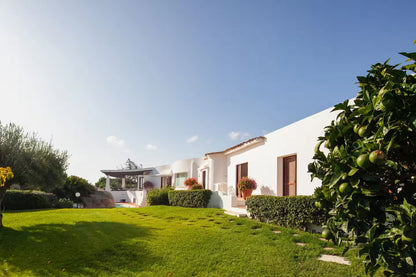[ "VILLA PORTO RAFAEL" CON PISCINA VISTA MARE // PUNTA SARDEGNA ]
