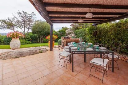 [ "VILLA PORTO RAFAEL" CON PISCINA VISTA MARE // PUNTA SARDEGNA ]