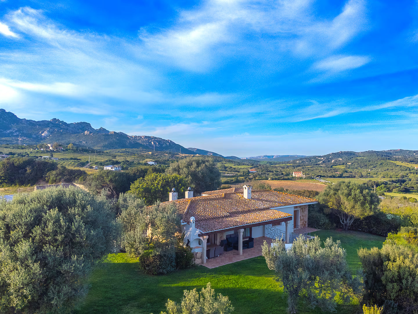 [ "VILLA GINEPRO" // ARZACHENA ]