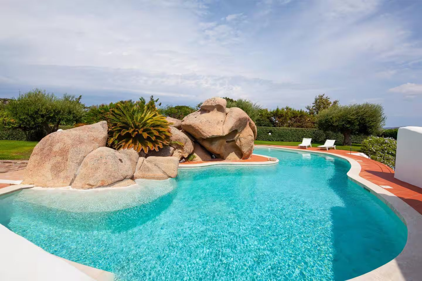 [ "VILLA PORTO RAFAEL" CON PISCINA VISTA MARE // PUNTA SARDEGNA ]
