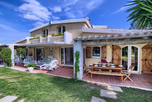 [ "VILLA OLEANDRA" TENNIS E PISCINA PRIVATA // QUARTU SANT'ELENA ]