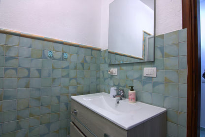 [ "MONOLOCALE 200MT MARE" // PALAU ]