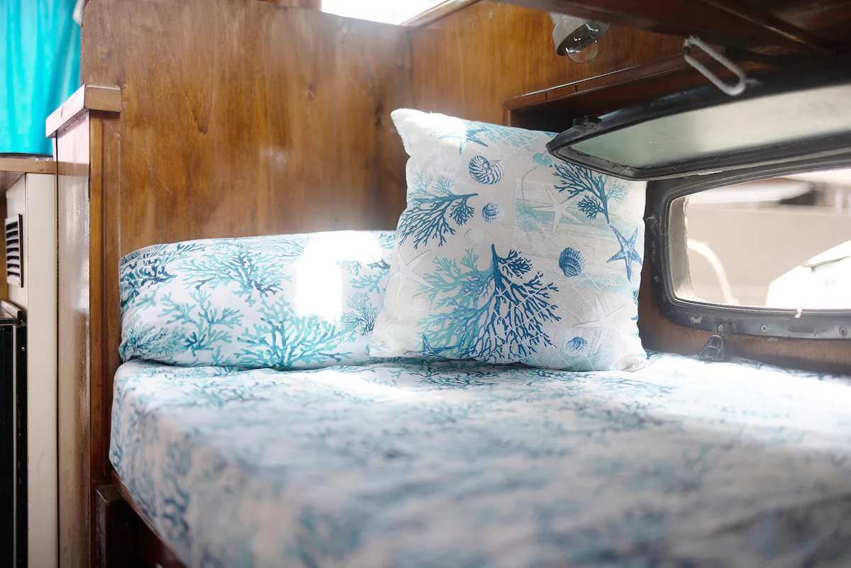 [ "YACHT ALASSIO PARTY CRUISE" // ALASSIO ]