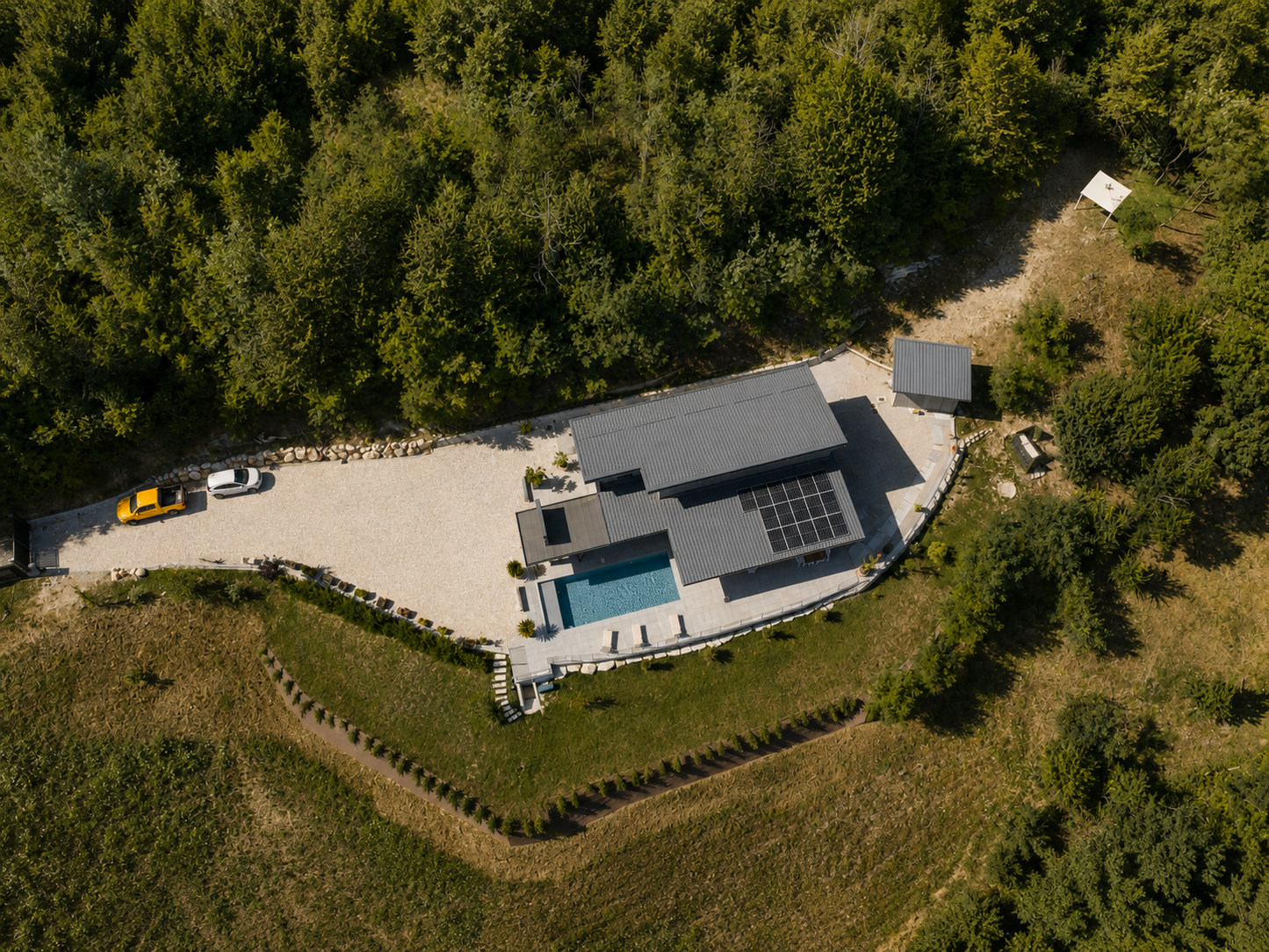 [ "VILLA BELVEDERE LANGHE" PISCINA PRIVATA E BAGNO TURCO // BRIAGLIA ]