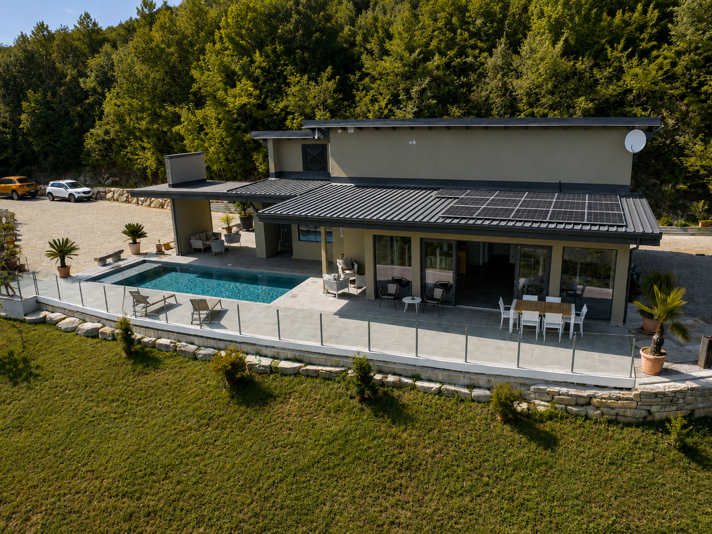 [ "VILLA BELVEDERE LANGHE" PISCINA PRIVATA E BAGNO TURCO // BRIAGLIA ]