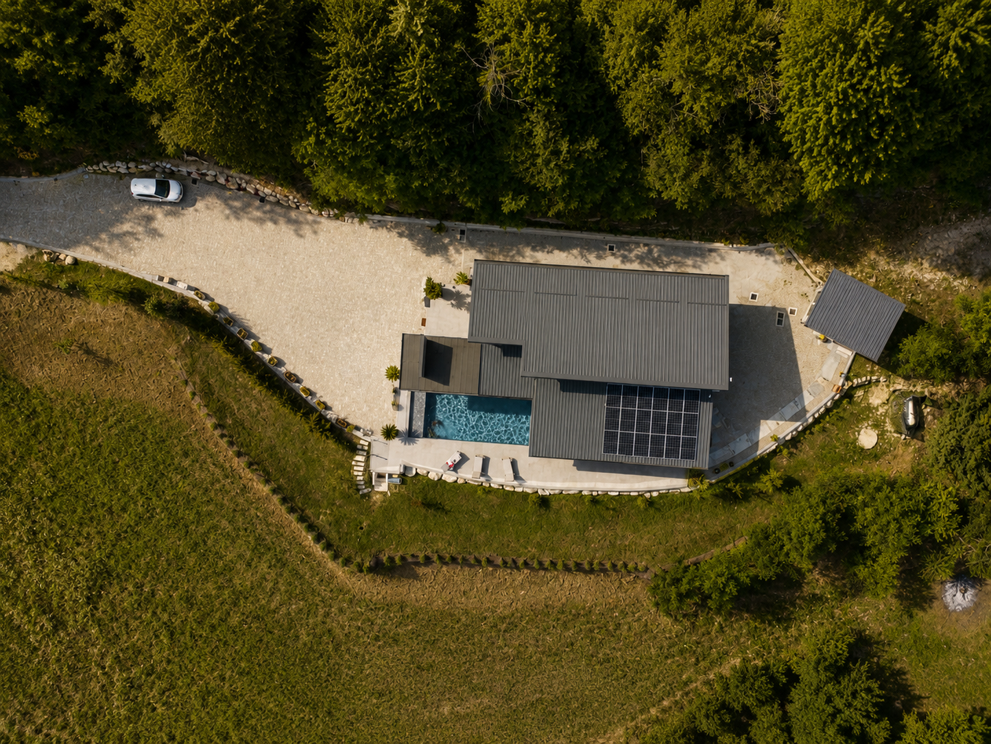 [ "VILLA BELVEDERE LANGHE" PISCINA PRIVATA E BAGNO TURCO // BRIAGLIA ]