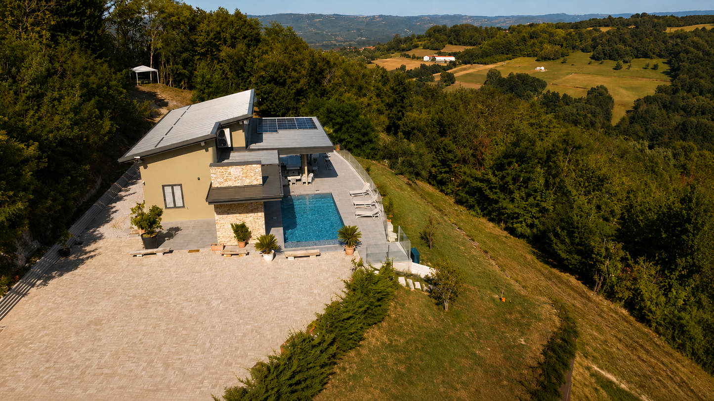 [ "VILLA BELVEDERE LANGHE" PISCINA PRIVATA E BAGNO TURCO // BRIAGLIA ]
