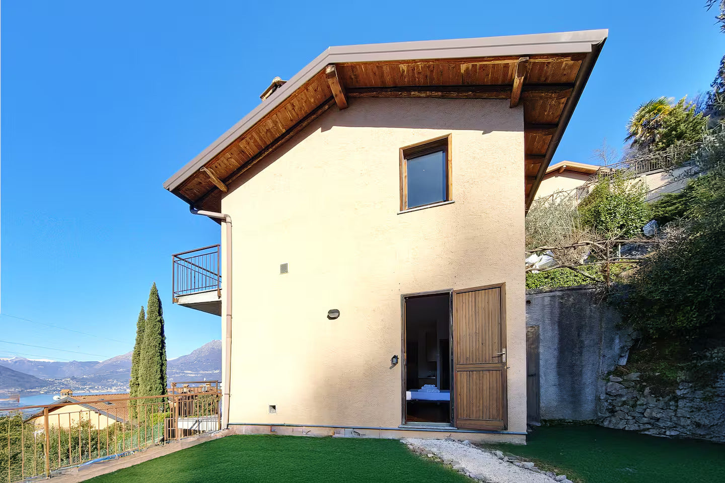 [ "APARTMENT VISTA LAGO" // LAGO DI COMO ]