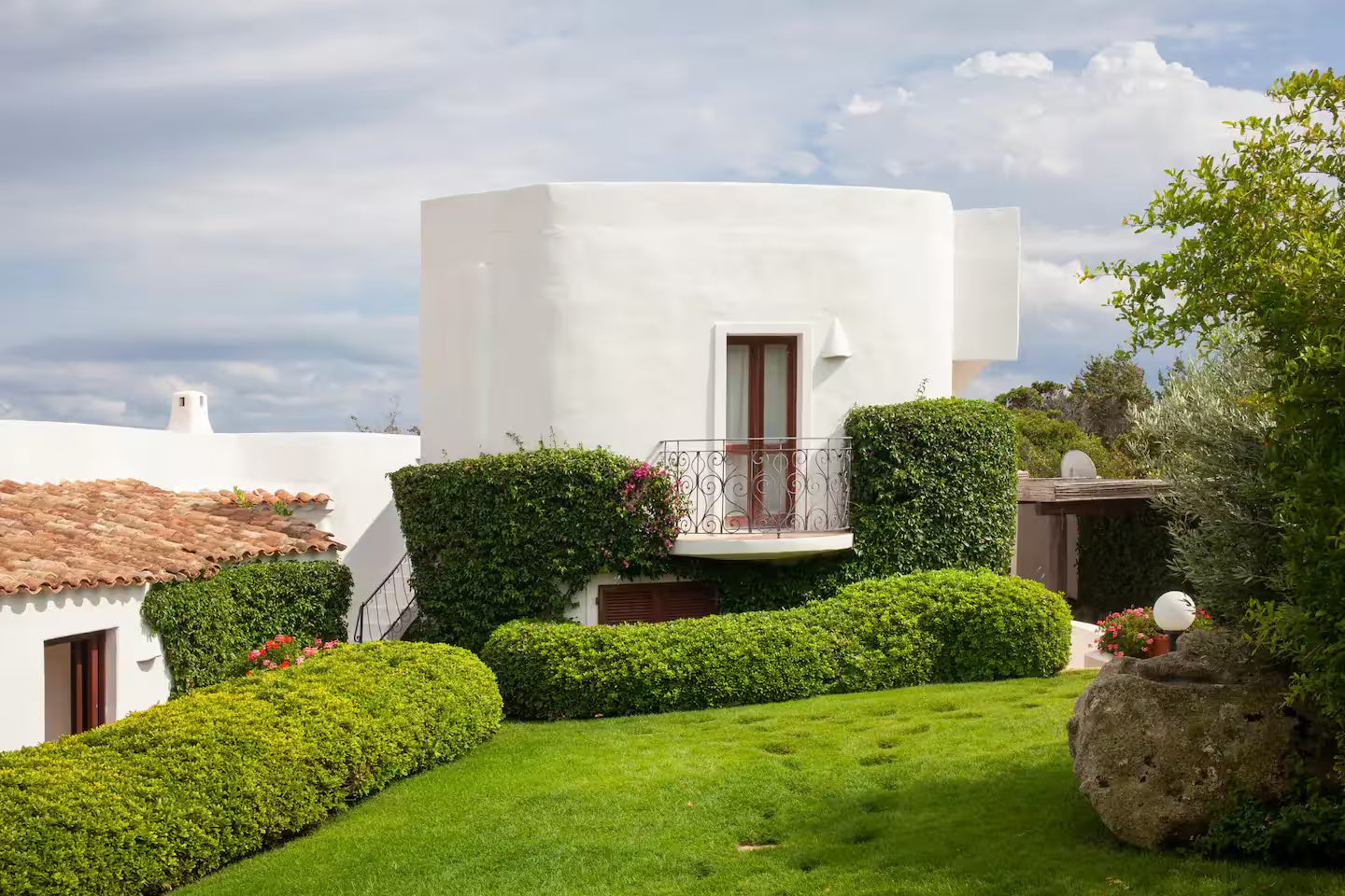 [ "VILLA PORTO RAFAEL" CON PISCINA VISTA MARE // PUNTA SARDEGNA ]