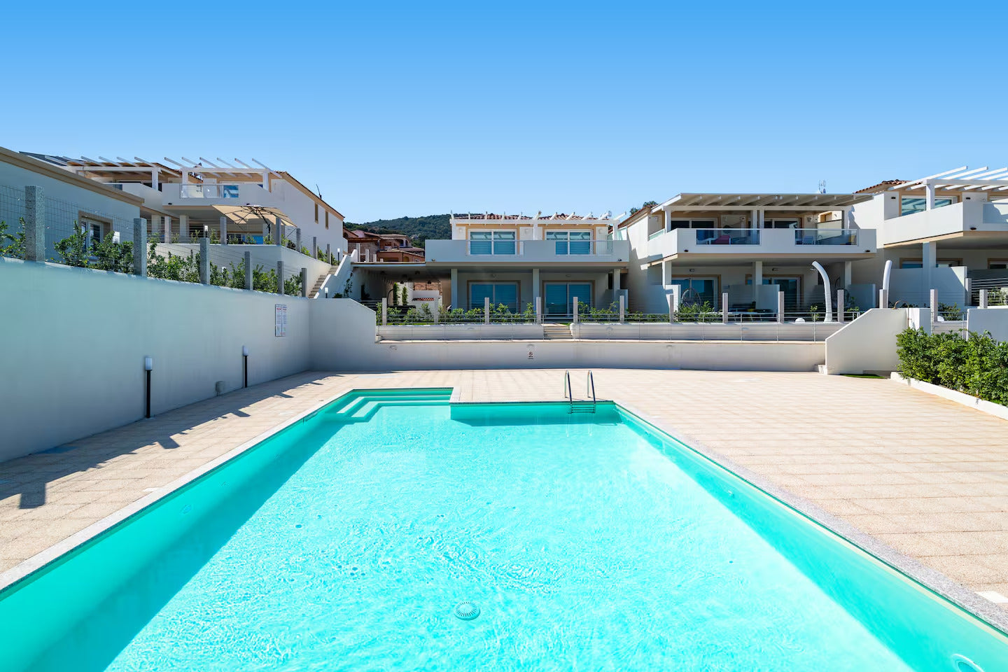 [ "VILLA MARE PISCINA" // CANNIGIONE ]