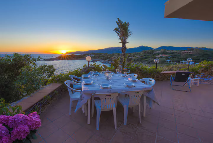 [ "VILLA CALA CATERINA" ACCESSO DIRETTO ALLA SPIAGGIA // VILLASIMIUS ]