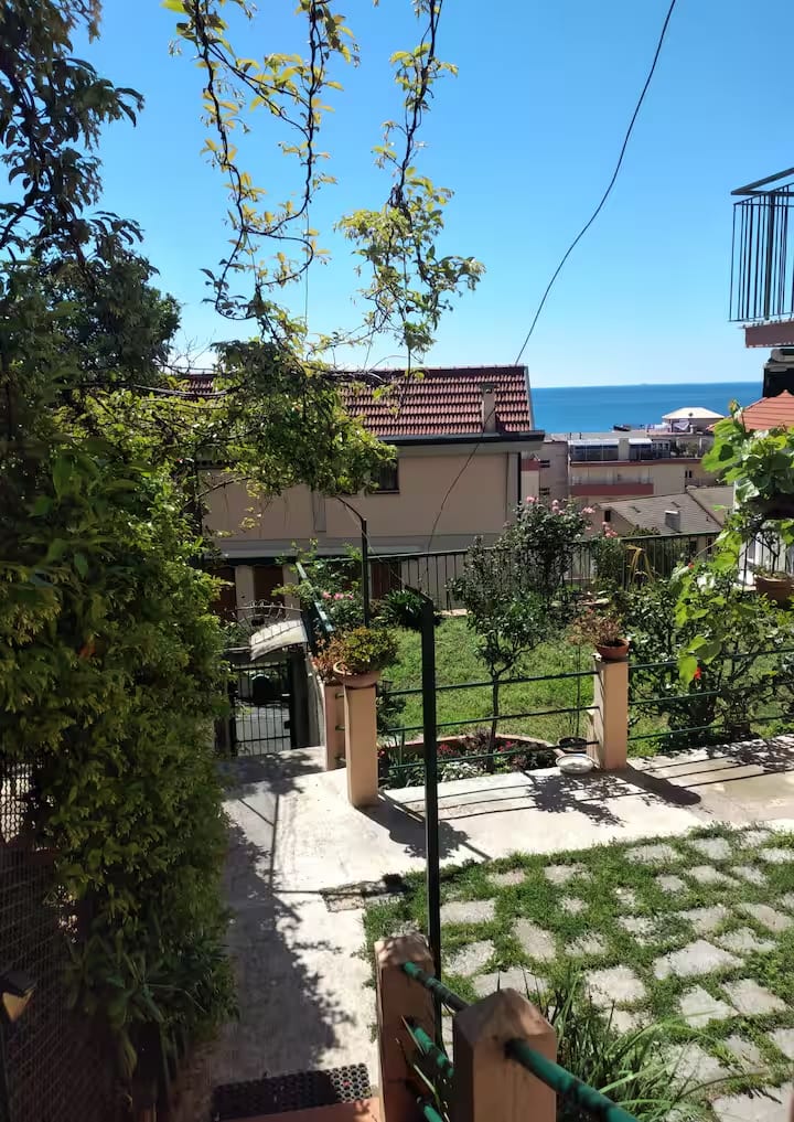 [ "CASA VISTA MARE" // VARAZZE ]