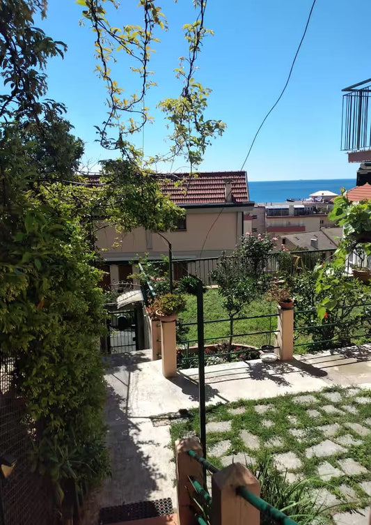 [ "CASA VISTA MARE" // VARAZZE ]