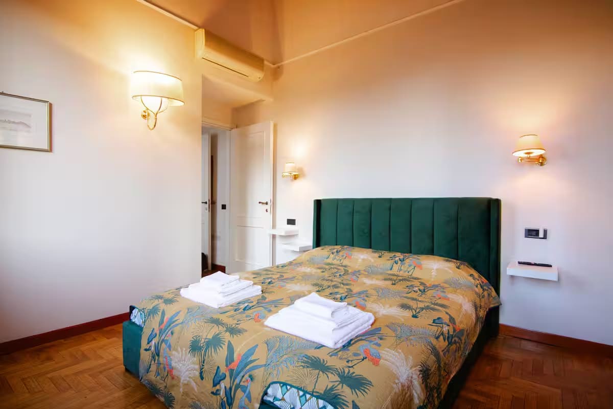 [ "APPARTMENT DELUXE" CENTRO STORICO // REGGIO EMILIA ]