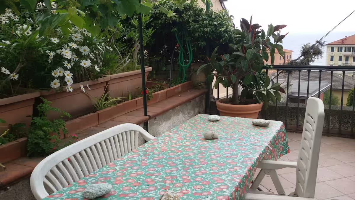 [ "CASA VISTA MARE" // VARAZZE ]