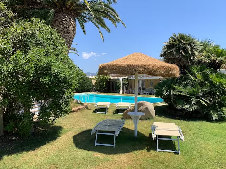 [ "VILLA OLEANDRA" TENNIS E PISCINA PRIVATA // QUARTU SANT'ELENA ]