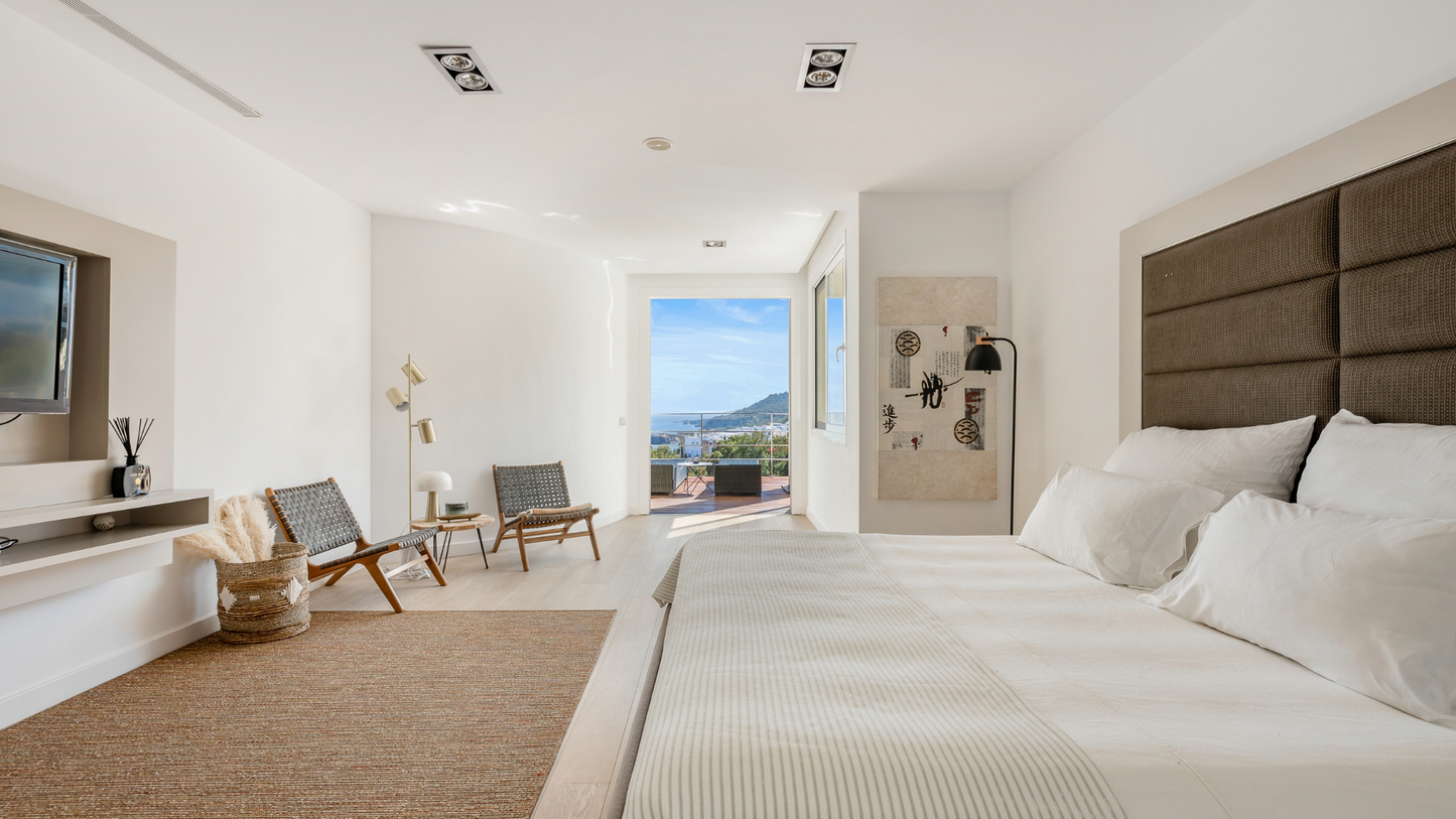 [ "VILLA AZUREA"  // IBIZA ]